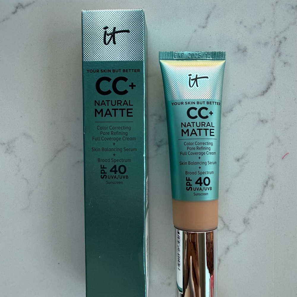 It Cosmetics CC+ Natural Matte Foundation - Medium